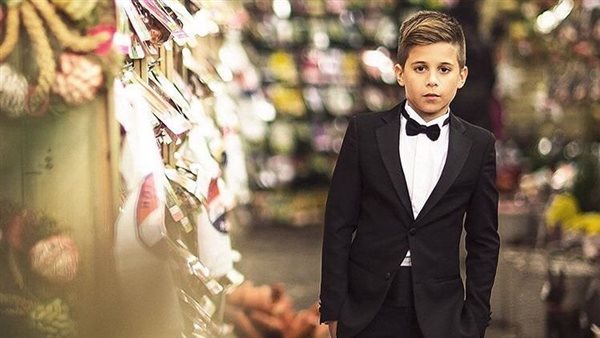 صور صادمة.. حفل زفاف لطفل 9 سنوات على سيدة في الـ60 من عمرها| شاهد 