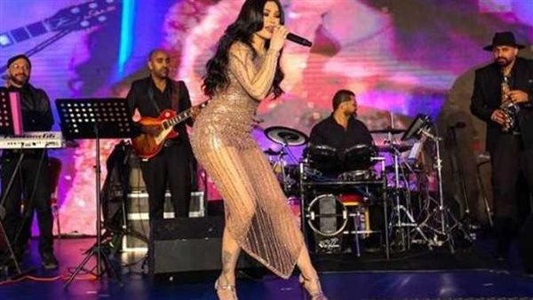 المفاجأة في ديانتها وعدد زيجاتها.. لن تتخيل مهنة هيفاء وهبي قبل الفن والشهرة 