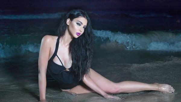 الراجل هو اللي المفروض يتكسف.. تعليق مثير من قمر اللبنانية بعد حملها من مجهول | شاهد