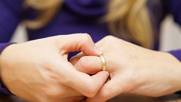 «قالت له أنت طالق».. ما شروط الانفصال إذا كانت العصمة في يد الزوجة؟