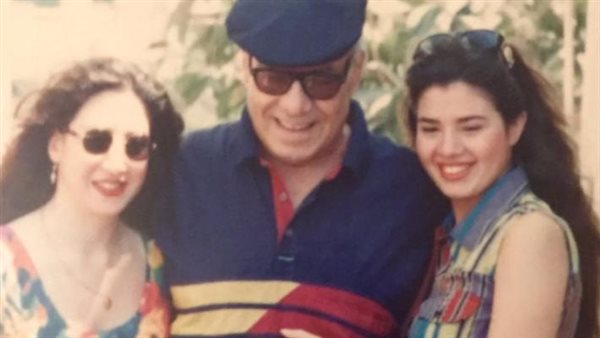 قبَّل يد فاطمة رشدي وضرب بواب بالقلم بسبب كلب.. مواقف إنسانية في حياة فريد شوقي| شاهد 