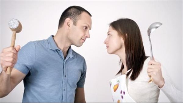 احذر الصيف.. طبيب نفسي يوضح المشاحنات بين الأزواج تتصاعد مع ارتفاع الحرارة