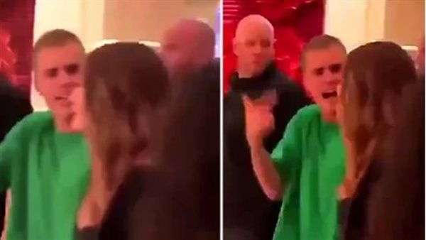 موقف صادم ومحرج.. مغني شهير يصرخ في زوجته أمام الجمهور| شاهد 