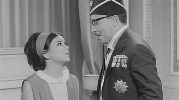 انتحل وظيفة سفير دولة فيحان.. سيارة تكشف فؤاد المهندس | شاهد 