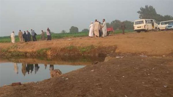 الأب لا يجيد السباحة وجازف بحياته لإنقاذ ابنته فغرقا معا.. وشقيقته تصرخ 