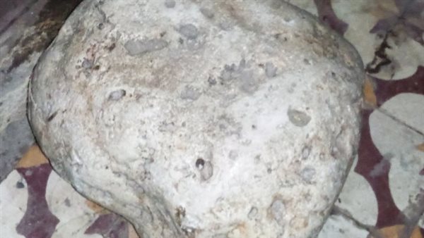 يتبركون به ويدّعون أن الرسول لمسه بيده.. قصة أغرب حجر بقنا يقام له احتفالية سنويا | شاهد 