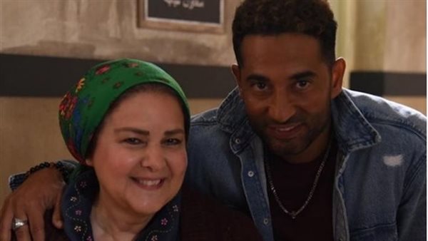 شالت الأكسجين لتتحدث.. عمرو سعد يكشف مكالمته مع الفنانة دلال عبد العزيز| شاهد 