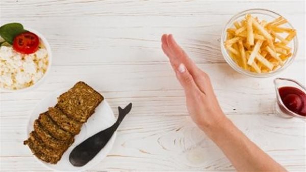 خلى بالك خطر يهدد المعدة.. 10 أطعمة ومشروبات تجنب تناولهم على الريق