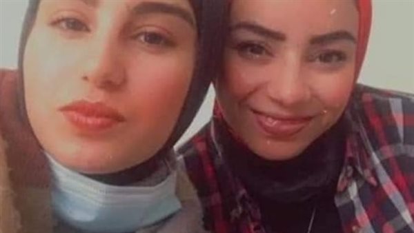 لبستها الشبكة بنفسها.. والد فتاة المول يكشف تفاصيل صادمة عن غدر صديقتها بها | شاهد