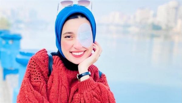 راحت بسبب الزعل.. حكاية بلوجر تتعرض للتنمر بسبب عينها| شاهد 