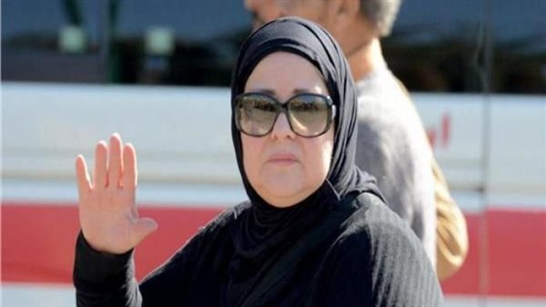 باللبس الاخضر..رشوان توفيق يحكي تفاصيل رؤيته لدلال عبدالعزيز | شاهد