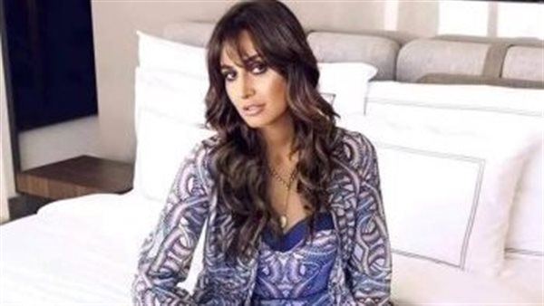 بعد تداول صورتها بدون حجاب.. رسالة نارية من حلا شيحة 