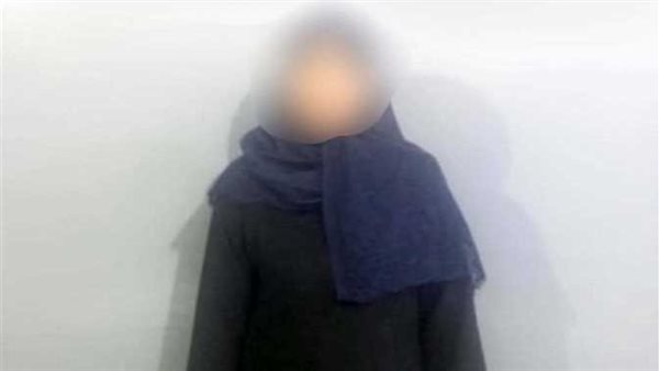 وضعت يدها على مناطق حساسة.. الأم عضت طفلتها حتى الموت في الهرم