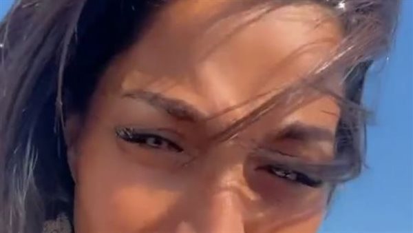 الحقوني المركب بتولع.. بسمة وهبة تستغيث فى عرض البحر | فيديو