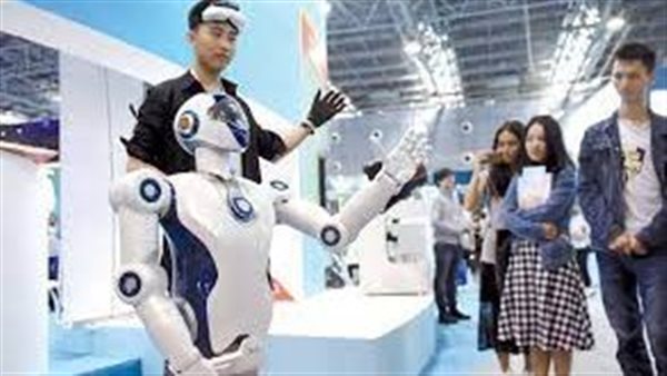 بدلا من شخص حقيقي.. في تطور مخيف شباب يقيمون علاقات مع روبوتات دردشة | شاهد 