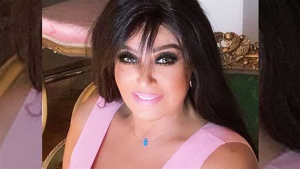 فستان مكشوف..هجوم على فيفي عبده بعد إطلالتها المثيرة | فيديو 