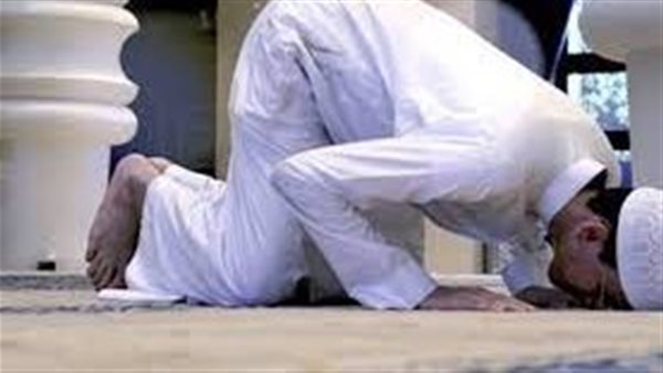 الإفتاء تحسم الجدل.. ما حكم الجمع بين الصلوات بسبب العمل؟