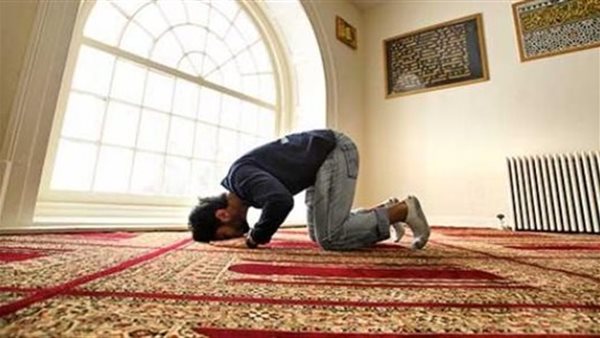 الإفتاء تجيب.. منتظم في الصلاة ولكني أرتكب الكثير من الذنوب فماذا أفعل؟