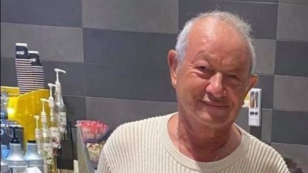 مطبوع عليه عائلة بطوط.. سر ارتفاع سعر تيشيرت نجيب ساويرس لـ26 ألف جنيه| شاهد