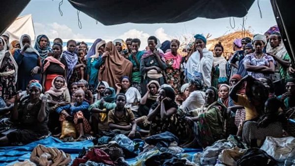 أتباعها يقتلون المشككين.. امرأة تدعي النبوة وتعالج المرضى بطريقة غريبة