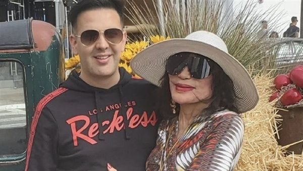 حامل في الـ68 وزوجها 29 عاما.. ممثلة تقترب من جينيس لأكبر امرأة معمرة تنجب | شاهد