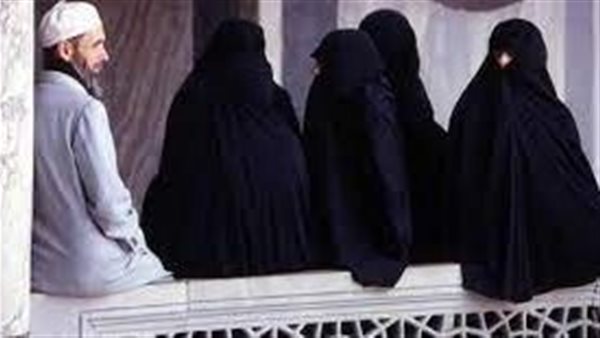 العروسة اللي هتوافق هتاخد عسل وبلح.. حكاية أغرب مبادرة لتقبل السيدات لتعدد الزوجات