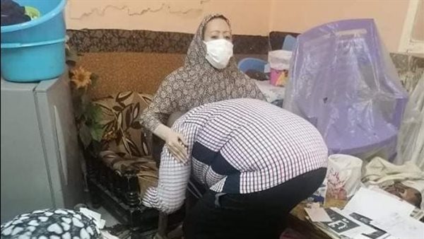 ملهمش حد غيري يخدمهم.. «أحمد» هجرته زوجته بسبب والدته وشقيقته القعيدتين| شاهد 