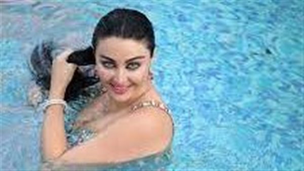 فضيحة.. صافيناز تثير الجدل بفيديو في حمام السباحة | شاهد