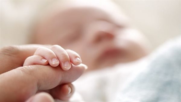 يحمل عضوا ذكريا وأنثويا.. تطورات الحالة الصحية لطفل بني سويف |شاهد 