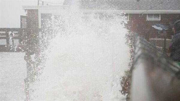 لقطات صادمة..كاميرا محطة إطفاء ترصد مشهدًا مروعًا لإعصار أيدا | فيديو