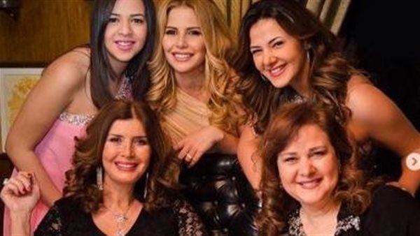 ابنة ميرفت أمين عن حالة والدتها بعد وفاة دلال عبد العزيز: «محطمة»