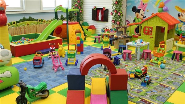 «أرسله معنا غدا يرتع ويلعب».. التحقيق في استغلال حضانة أطفال آية قرآنية