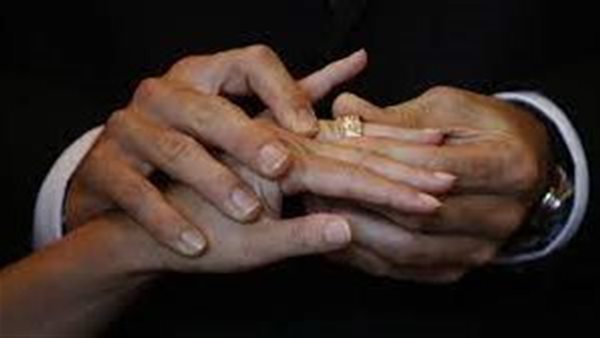 تفاصيل ولا في الخيال..إجبار قس على الزواج من جثة خطيبته