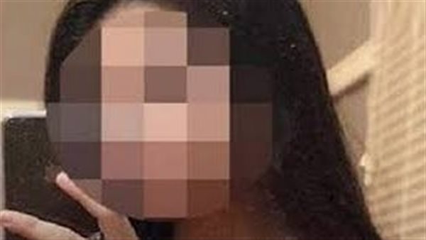 انتظر بجوار جثتها يدخن السجائر..تفاصيل صادمة في مقتل سيدة على يد زوجها بـ 22 طعنة بسبب شات اباحي