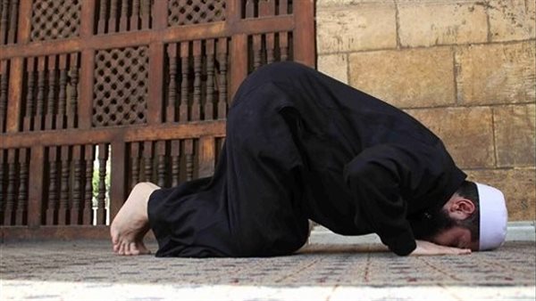 الإفتاء تجيب.. هل ستر العورة شرط لصحة الصلاة؟
