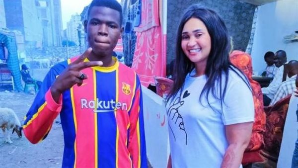 زفوها في المطار..فنانة سودانية شهيرة تقضي شهر العسل بأرض اللواء | شاهد