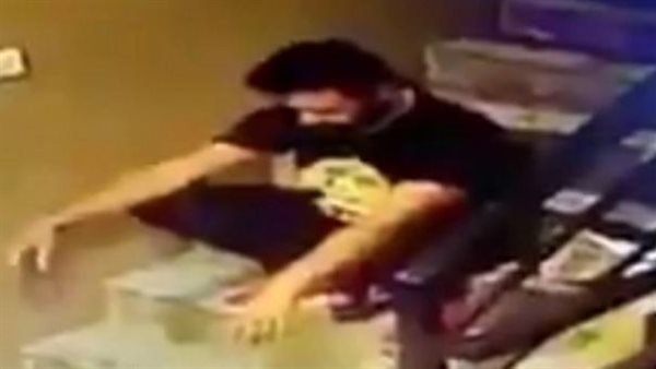  مات ولا عايش؟.. لحظة انهيار شاب داخل صالة جيم بسكتة قلبية | فيديو