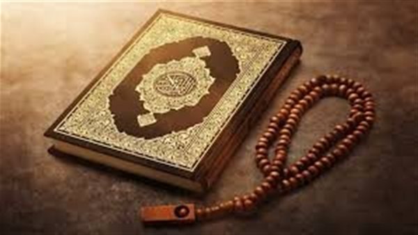 الإفتاء توضح..هل قراءة القرآن أفضل أم الصلاة على رسول الله ؟