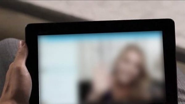 «لقيت صوري على موقع إباحي وفكرت في الانتحار».. فتاة تتعرض للابتزاز| شاهد 