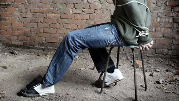 بسبب خلافات مالية.. مدرس يختطف مواطنا والأمن يتحرك