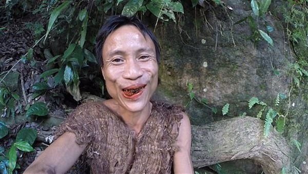 مات لا يعرف شكل النساء.. قصة مؤلمة لحياة طرزان الحقيقي| شاهد