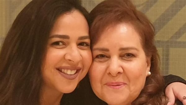 بعد مرور 40 يومًا على وفاتها.. رسالة مؤثرة من إيمي سمير غانم لدلال عبد العزيز| شاهد 
