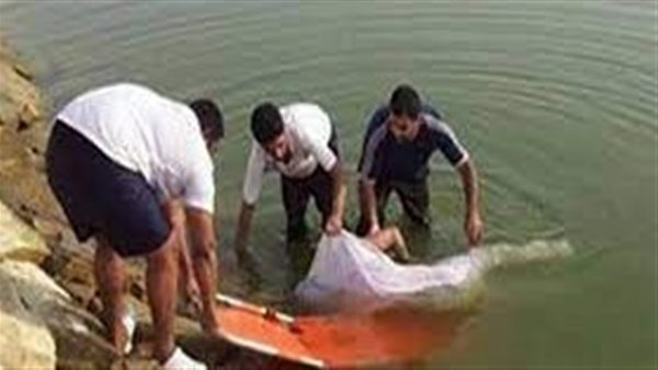 بمعاونة عشيقها.. ربة منزل تتخلص من زوجها وتلقى جثته بترعة 