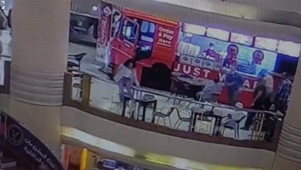 النيابة تكشف سبب الوفاة..أول فيديو للحظة سقوط فتاة من الدور السادس بمول سيتي ستارز | شاهد
