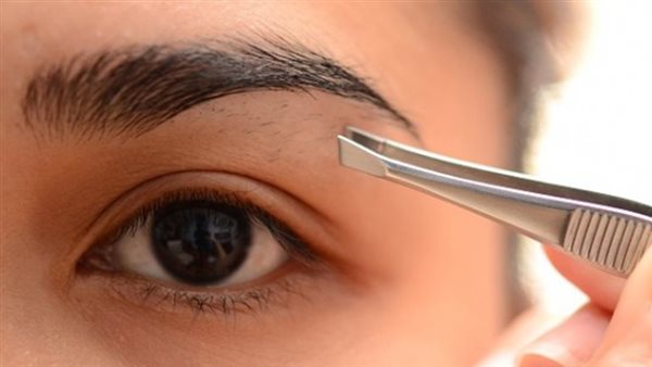 الإفتاء توضح حالات إزالة شعر الحاجب للنساء.. يجوز لغير المتزوجة بشرط