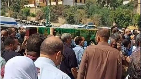  والدتها حاضنة النعش.. تشييع جثمان فتاة سيتي ستارز | فيديو