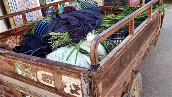 تفاصيل ذبح جزار لزوجته في الشارع.. ترك جثتها على تروسيكل وسلم نفسه للشرطة