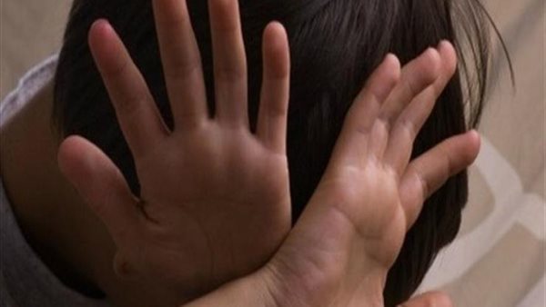 سلمتها له وساعدته على هتك عرضها.. سيدة أوسيم قدمت طفلتها لصديقها بـ100 جنيه