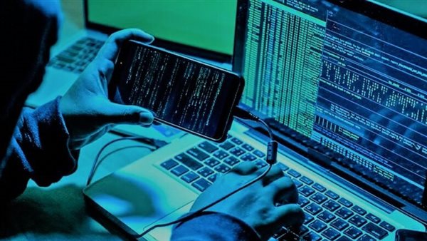 لا يمكن الحماية منه.. خبراء يحذرون من برنامج يخترق الهواتف دون علم أصحابها