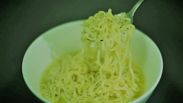 قصور في القلب وسكتة دماغية..مخاطر لا تعرفها عن تناول النودلز